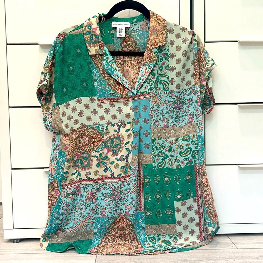 Cupcake and Cashmere paisley, short sleeve printed blouse top medium EUC